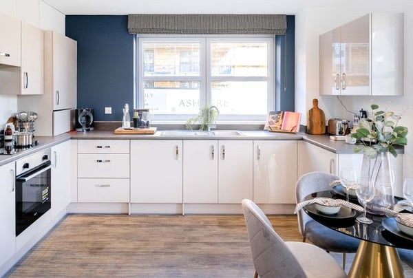 2 bedroom house for sale - Image 2