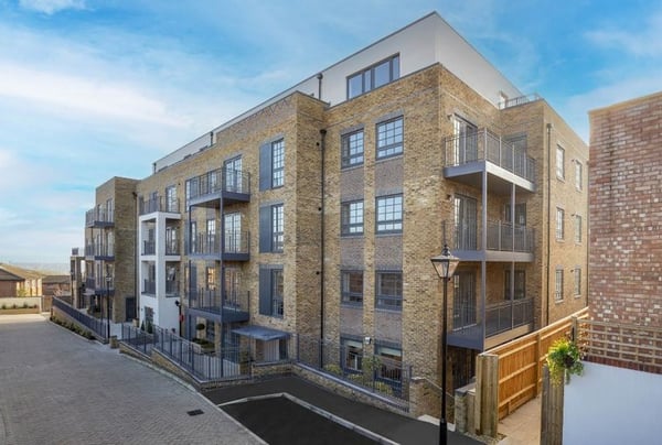 1 bedroom apartment for sale - Image 1