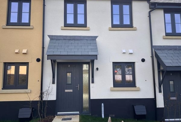 2 bedroom house for sale - Image 1