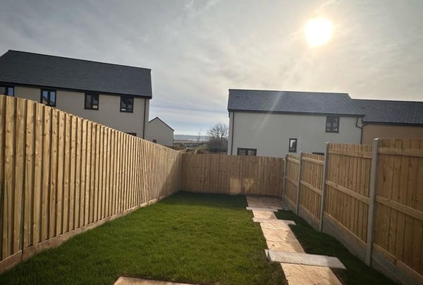 2 bedroom house for sale - Image 3