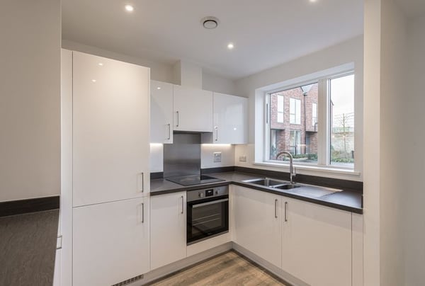2 bedroom house for sale - Image 1