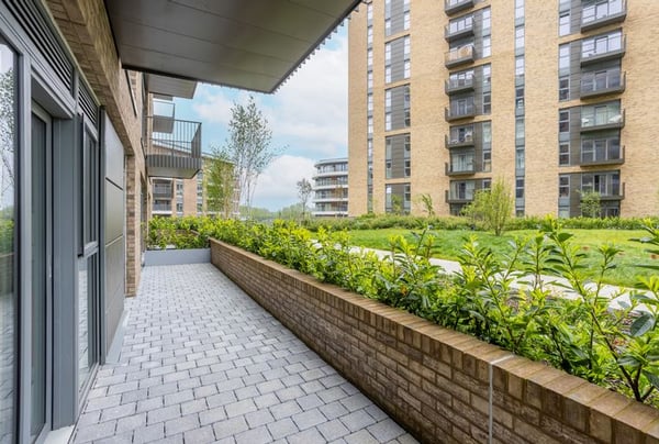 2 bedroom apartment for sale - Image 2