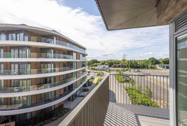 3 bedroom apartment for sale - Image 1