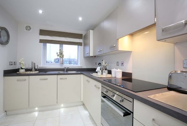 2 bedroom house for sale - Image 3