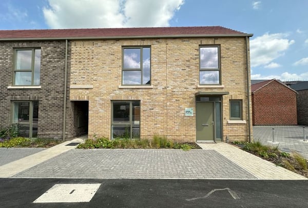 2 bedroom house for sale - Image 1