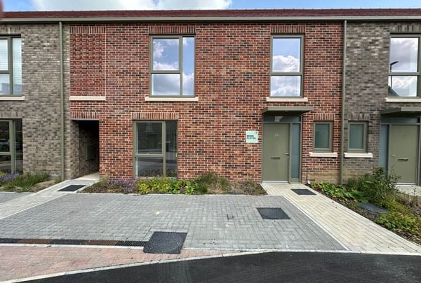 2 bedroom house for sale - Image 1