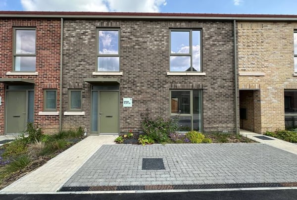 2 bedroom house for sale - Image 1