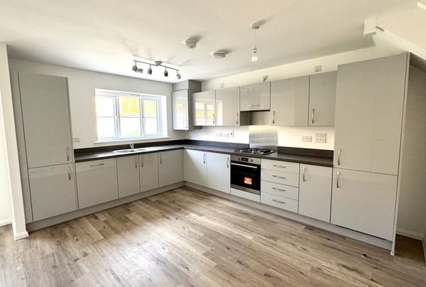 3 bedroom house for sale - Image 3