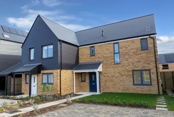 2 bedroom house for sale - Image 1