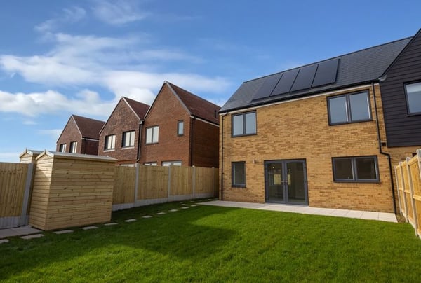 2 bedroom house for sale - Image 2