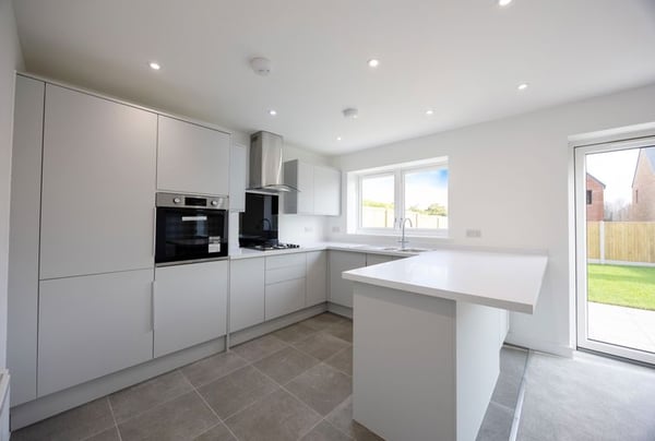 2 bedroom house for sale - Image 3