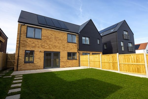 3 bedroom house for sale - Image 1