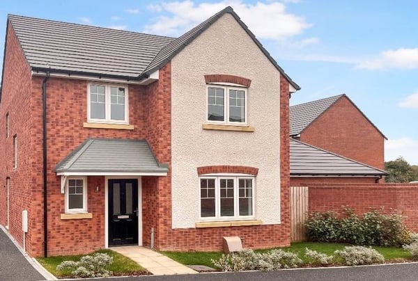 4 bedroom house for sale - Image 1