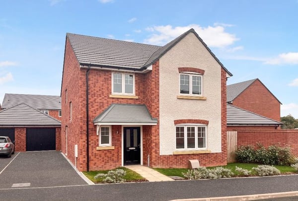 4 bedroom house for sale - Image 1