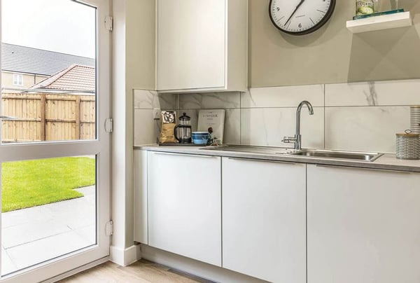 2 bedroom house for sale - Image 2