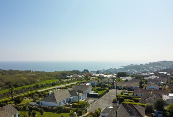 2 bedroom house for sale - Image 3