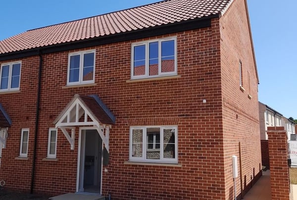 4 bedroom house for sale - Image 1