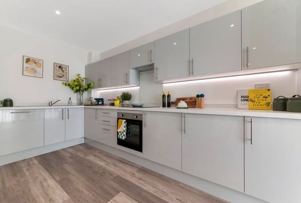2 bedroom apartment for sale - Image 2