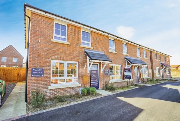 3 bedroom house for sale - Image 1
