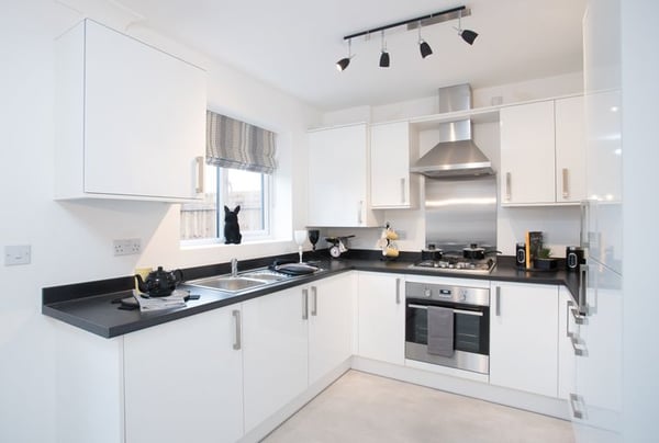 3 bedroom house for sale - Image 3