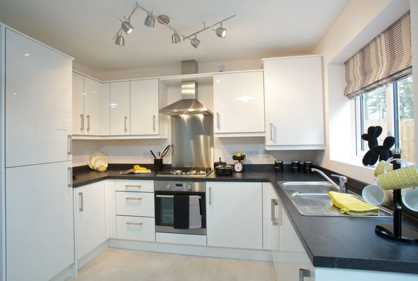 2 bedroom house for sale - Image 3
