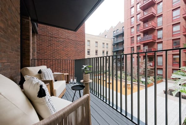 1 bedroom apartment for sale - Image 1