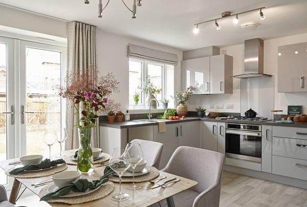 4 bedroom house for sale - Image 1