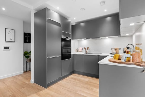3 bedroom apartment for sale - Image 3