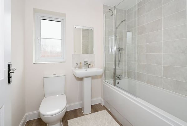 2 bedroom house for sale - Image 3