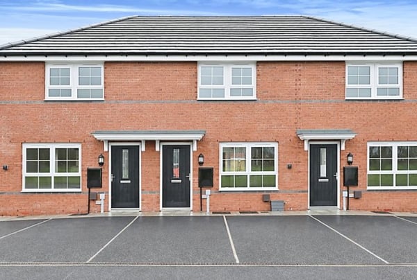 2 bedroom house for sale - Image 1
