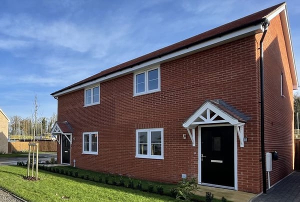 3 bedroom house for sale - Image 1