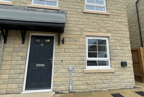 2 bedroom house for sale - Image 1