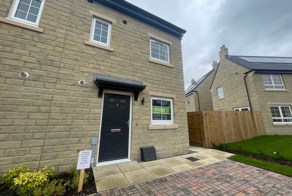 3 bedroom house for sale - Image 1
