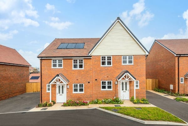 3 bedroom house for sale - Image 1