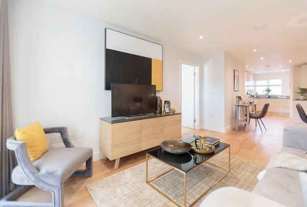 3 bedroom apartment for sale - Image 1