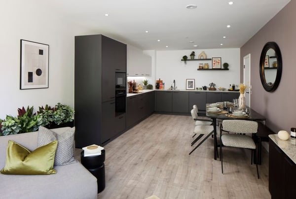 3 bedroom apartment for sale - Image 1