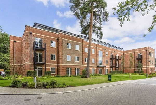 1 bedroom apartment for sale - Image 1