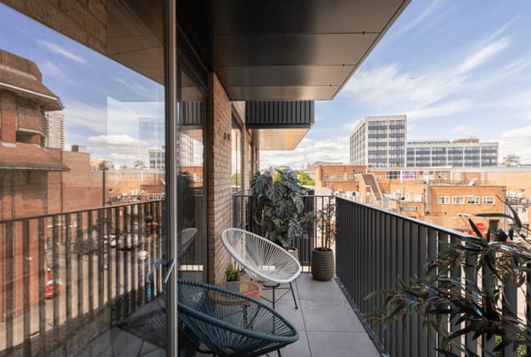2 bedroom apartment for sale - Image 3