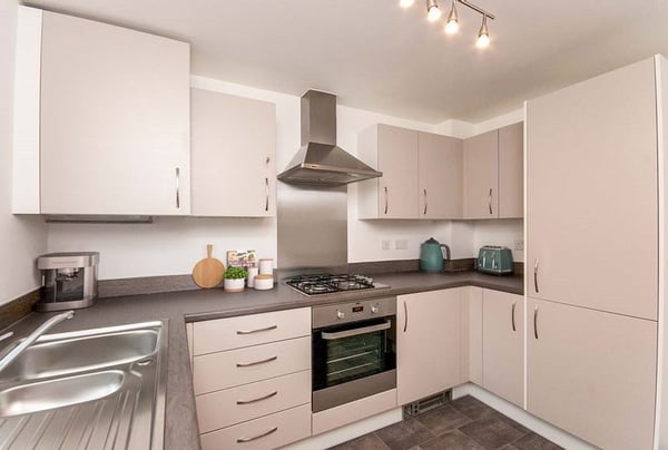 2 bedroom house for sale - Image 2