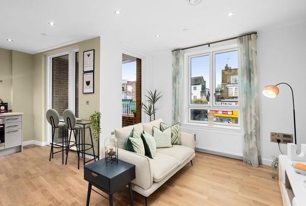 2 bedroom apartment for sale - Image 2