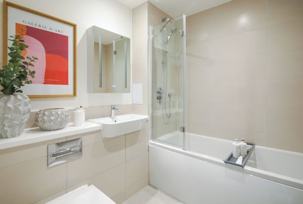 1 bedroom apartment for sale - Image 2