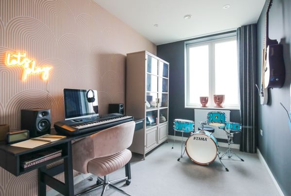 2 bedroom apartment for sale - Image 2