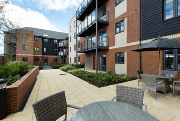 2 bedroom apartment for sale - Image 1