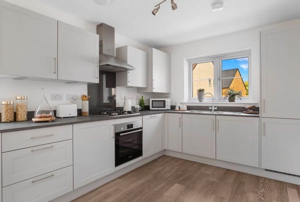 2 bedroom house for sale - Image 2