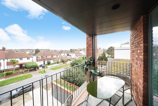 1 bedroom apartment for sale - Image 3