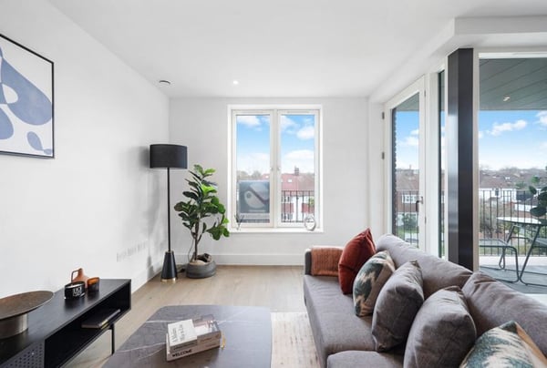 2 bedroom apartment for sale - Image 2