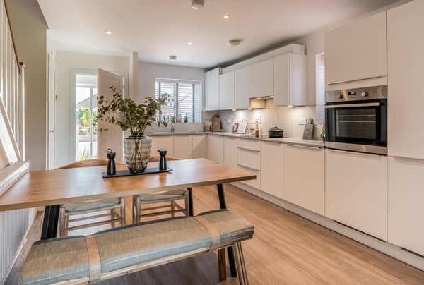 2 bedroom house for sale - Image 1