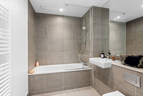 1 bedroom apartment for sale - Image 2
