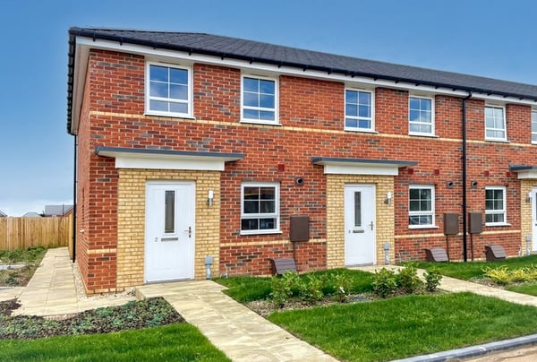 2 bedroom house for sale - Image 1