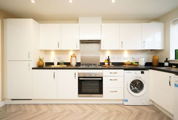 2 bedroom house for sale - Image 3